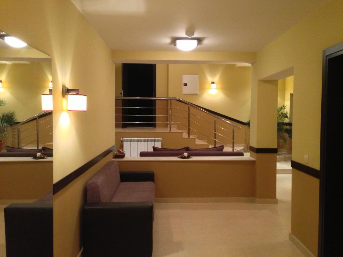 Park Hotel Stratesh ロヴェチ エクステリア 写真